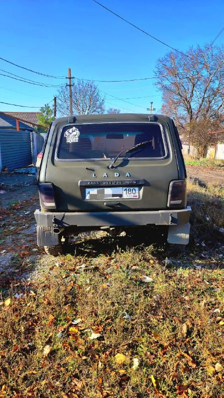 Продам уаз "тайга" 21214 (2010 г. в.) – с душой подготовлен к любым приключениям! продается мой верный уаз "тайга" 21214, 2010 года выпуска. это не просто машина, а автомобиль, который делался для себя, с любовью и вниманием к каждой детали. в него вложено много сил и средств, чтобы сделать его максимально надежным, комфортным и абсолютно готовым к любым испытаниям на бездорожье. что установлено и продумывалось с учетом личного опыта и потребностей: • гидроусилитель руля! • центральный замок и сигнализация! • электростеклоподъемники! • силовые бампера! • шноркель! • шрус-ные карданы! • лифтованный кузов! автомобиль всегда своевременно обслуживался, все расходники менялись по регламенту. вложений не требует – полностью готов к новым приключениям с новым хозяином! цена: 400 000 рублей телефон: +7 949 478-75-25 или лс! город: енакиево 📞 звоните: +7(949)4787525 - фотография - 4