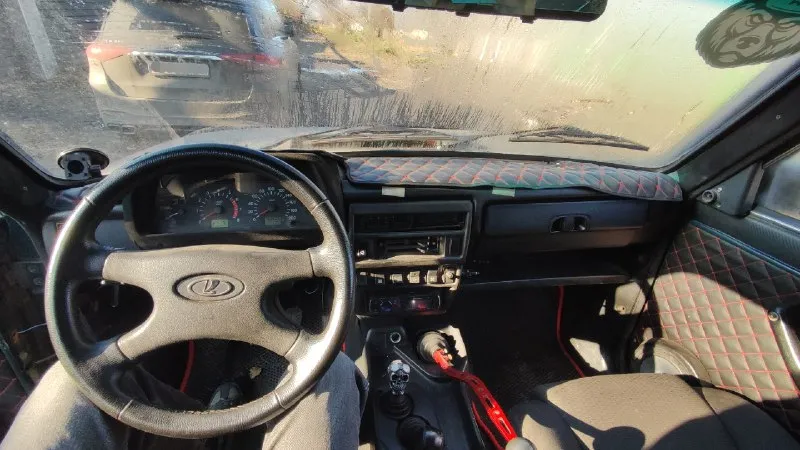 Продам уаз "тайга" 21214 (2010 г. в.) – с душой подготовлен к любым приключениям! продается мой верный уаз "тайга" 21214, 2010 года выпуска. это не просто машина, а автомобиль, который делался для себя, с любовью и вниманием к каждой детали. в него вложено много сил и средств, чтобы сделать его максимально надежным, комфортным и абсолютно готовым к любым испытаниям на бездорожье. что установлено и продумывалось с учетом личного опыта и потребностей: • гидроусилитель руля! • центральный замок и сигнализация! • электростеклоподъемники! • силовые бампера! • шноркель! • шрус-ные карданы! • лифтованный кузов! автомобиль всегда своевременно обслуживался, все расходники менялись по регламенту. вложений не требует – полностью готов к новым приключениям с новым хозяином! цена: 400 000 рублей телефон: +7 949 478-75-25 или лс! город: енакиево 📞 звоните: +7(949)4787525 - фотография - 6