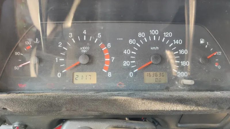 Продам уаз "тайга" 21214 (2010 г. в.) – с душой подготовлен к любым приключениям! продается мой верный уаз "тайга" 21214, 2010 года выпуска. это не просто машина, а автомобиль, который делался для себя, с любовью и вниманием к каждой детали. в него вложено много сил и средств, чтобы сделать его максимально надежным, комфортным и абсолютно готовым к любым испытаниям на бездорожье. что установлено и продумывалось с учетом личного опыта и потребностей: • гидроусилитель руля! • центральный замок и сигнализация! • электростеклоподъемники! • силовые бампера! • шноркель! • шрус-ные карданы! • лифтованный кузов! автомобиль всегда своевременно обслуживался, все расходники менялись по регламенту. вложений не требует – полностью готов к новым приключениям с новым хозяином! цена: 400 000 рублей телефон: +7 949 478-75-25 или лс! город: енакиево 📞 звоните: +7(949)4787525 - фотография - 7