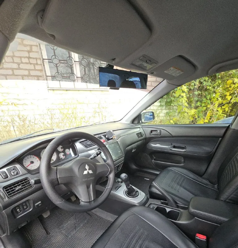 Продаю свой mitsubishi lancer 9, 2007 г. в. с живым кузовом, 4 поколения, 181 500 км. оригинального пробега, в основном по донецку. покупал дорого, у единственного владельца в 2023 году на пробеге 160 000 км. в авто вложено очень много сил, времени, а также денег около 300 000 р. далеко неполный список вложений прилагаю. комплектация со всеми стеклоподьемниками, кондиционером, подогревом передних сидений. авто в отличном техническом состоянии, без вложений, масла и фильтры поменяны, масло не ест. установлено: новая сигнализация, магнитола с камерой заднего вида, сделан антикор, литые диски, чехлы и пр. отдам зимнюю резину на штампах и много всякой всячины в подарок. были притертости, есть сколы, царапки. разумеется, авто неоднократно красилось. цена 650 т. р. + 7 949 323 43 30 📲 tg: @jatix2023 📞 звоните: +7(949)3234330 - фотография - 5