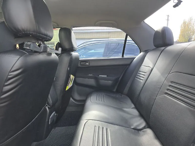 Продаю свой mitsubishi lancer 9, 2007 г. в. с живым кузовом, 4 поколения, 181 500 км. оригинального пробега, в основном по донецку. покупал дорого, у единственного владельца в 2023 году на пробеге 160 000 км. в авто вложено очень много сил, времени, а также денег около 300 000 р. далеко неполный список вложений прилагаю. комплектация со всеми стеклоподьемниками, кондиционером, подогревом передних сидений. авто в отличном техническом состоянии, без вложений, масла и фильтры поменяны, масло не ест. установлено: новая сигнализация, магнитола с камерой заднего вида, сделан антикор, литые диски, чехлы и пр. отдам зимнюю резину на штампах и много всякой всячины в подарок. были притертости, есть сколы, царапки. разумеется, авто неоднократно красилось. цена 650 т. р. + 7 949 323 43 30 📲 tg: @jatix2023 📞 звоните: +7(949)3234330 - фотография - 6