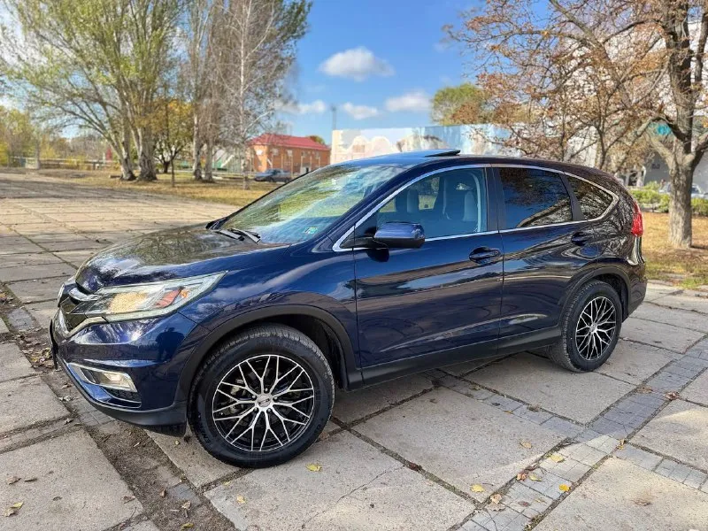 Honda cr-v 2.4 год - 2015 пробег - 160 000 км полный привод awd комплектация: кондиционер, круиз-контроль, датчик света, датчик дождя, мультируль, электрическое сиденье, абс, антипробуксовка, курсовая устойчивость, бортовой компьютер, центральный замок, бесключевой доступ, камера заднего вида мультимедиа с блютуз. пройдено то, фары в бронепленке. заменено масло в коробке, свечи зажигания, так же произведена замена колодок. ходовая в идеале. два комплекта резины новой на дисках. машина действительно в отличном состоянии. надежный автомобиль. аккуратная эксплуатация. пригонял для себя, в моем владении (c 2022 года). на интересующие вас вопросы отвечу, звоните. прошёл все то. своевременно обслуживался. осмотр в городе зоринск цена 2 млн рублей. +79595012167 📲 tg: @jekag13 📞 звоните: +7(959)5012167 - фотография - 8