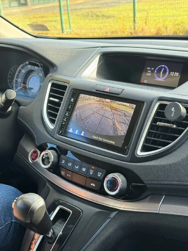 Honda cr-v 2.4 год - 2015 пробег - 160 000 км полный привод awd комплектация: кондиционер, круиз-контроль, датчик света, датчик дождя, мультируль, электрическое сиденье, абс, антипробуксовка, курсовая устойчивость, бортовой компьютер, центральный замок, бесключевой доступ, камера заднего вида мультимедиа с блютуз. пройдено то, фары в бронепленке. заменено масло в коробке, свечи зажигания, так же произведена замена колодок. ходовая в идеале. два комплекта резины новой на дисках. машина действительно в отличном состоянии. надежный автомобиль. аккуратная эксплуатация. пригонял для себя, в моем владении (c 2022 года). на интересующие вас вопросы отвечу, звоните. прошёл все то. своевременно обслуживался. осмотр в городе зоринск цена 2 млн рублей. +79595012167 📲 tg: @jekag13 📞 звоните: +7(959)5012167 - фотография - 9