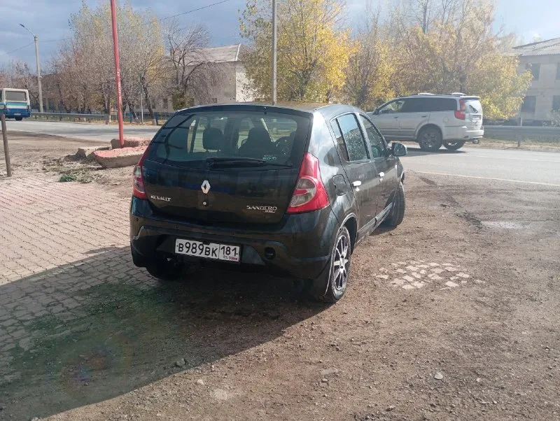 Продаётся отличный renault сандеро от собственника. 2011 года выпуска. пробег 122200 км. двигатель 1,6. 103 л/с. , очень мощный и надёжный. к4м. коробка - автомат, работает отлично. полная комплектация: кондиционер, 4 электроподъемника, гур, парктроник, видеорегистратор, электрорегулировка зеркал, противотуманки. всё работает. есть небольшие нюансы по кузову (поэтому недорогая). вообщем, машина, очень удобная, простая, не дорогая, в обслуживании и динамичная. аналог логана. готов отдать за 505 000 руб. тел. +7 959 0257897, алчевск или +79591186870. 📞 звоните: +7(959)0257897 - фотография - 2
