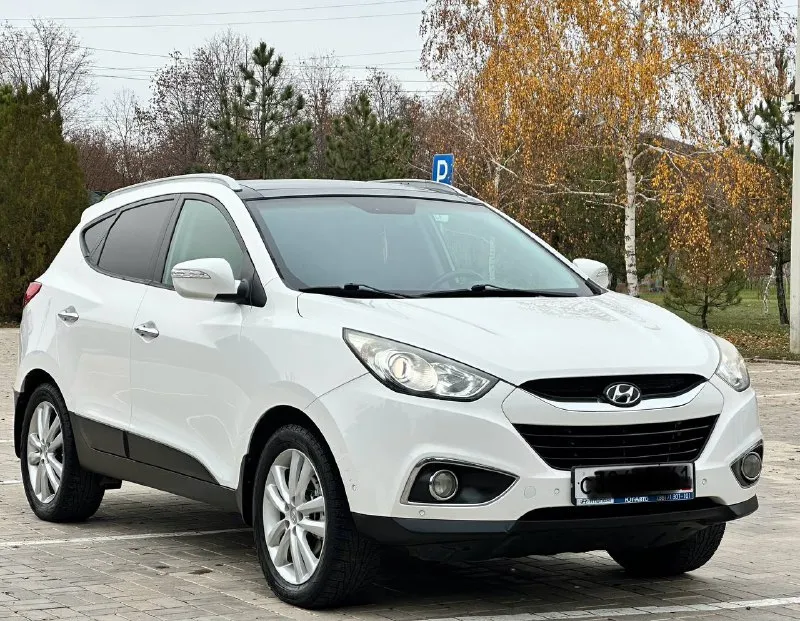 Hyundai ix35 2012г. 2.0 бензин автоматическая коробка передач (полный привод) автомобиль в отличном состоянии, без дтп 167тыс, км родного пробега, обслуживание все и всегда во время, комплектация максимальная! кожаный салон, подогрев сидений, панорама подогрев руля, авто парковка, климат контроль, и многое другое! с документами полный порядок! от собственника цена 1.255-000тыс. ₽ остальные вопросы по тел звоните +7949-551-68-75 📲 tg: n.77 📞 звоните: +7(949)5516875 - фотография - 4