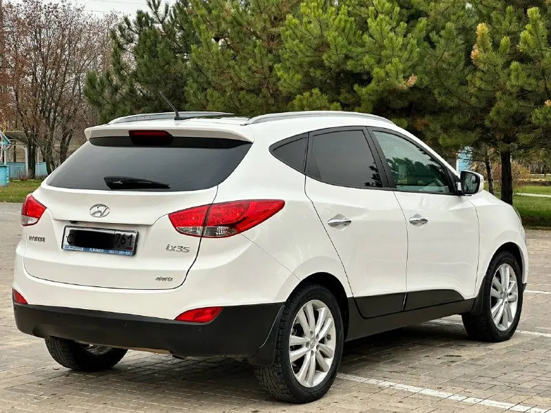 Hyundai ix35 2012г. 2.0 бензин автоматическая коробка передач (полный привод) автомобиль в отличном состоянии, без дтп 167тыс, км родного пробега, обслуживание все и всегда во время, комплектация максимальная! кожаный салон, подогрев сидений, панорама подогрев руля, авто парковка, климат контроль, и многое другое! с документами полный порядок! от собственника цена 1.255-000тыс. ₽ остальные вопросы по тел звоните +7949-551-68-75 📲 tg: n.77 📞 звоните: +7(949)5516875 - фотография - 5
