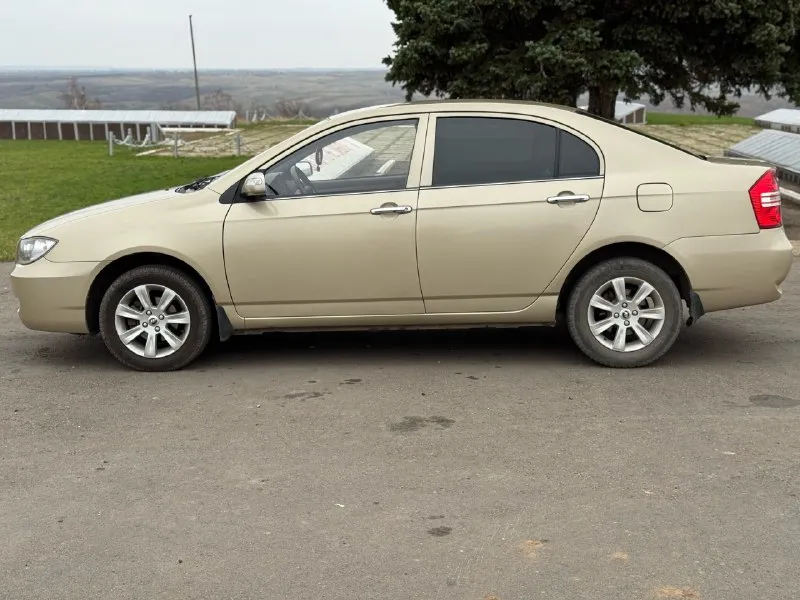 Lifan620 2011 г/в с родным пробегом в 55 тыс км. двиг 1.6(16 кл), мкпп, гаражное хранение, в дтп не участвовал. один хазяин, авто приобретал в салоне в 2011г. ухожен, обслужен. два комплекта резины на дисках. 680 тыс. по месту нахождения- г лутугино тел +79591545368 вопросы писать 👤 📞 звоните: +7(959)1545368 - фотография - 2