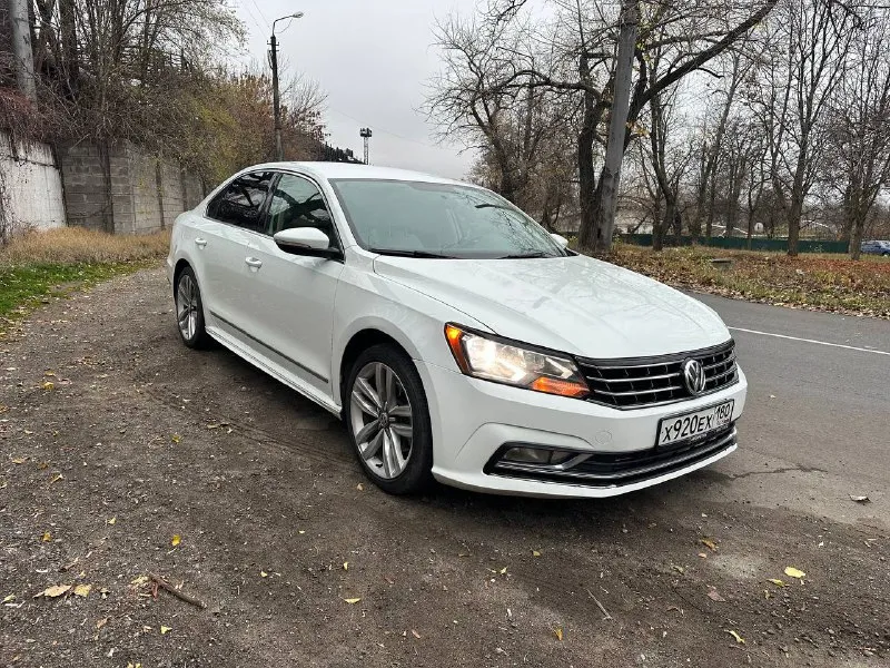 Срочная продажа volkswagen пассат 2016 года, двигатель 1.8, коробка автомат, пробег 172, цена 1.350.000 за наличку. обмен не интересует. телефон 8 (949) 038-60-23 📲 tg:. 📞 звоните: +7(949)0386023 - фотография - 1