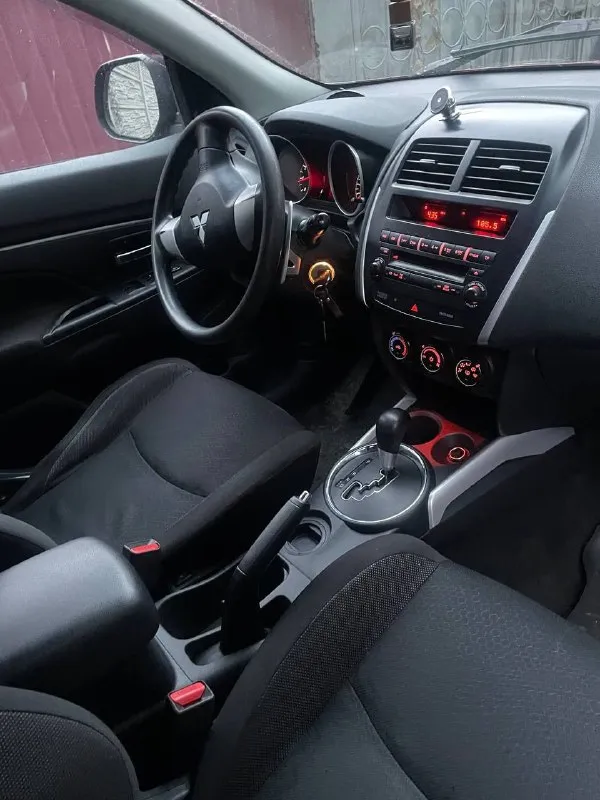 Продам мицубиси аsx 2011 год, пробег 200 000. автомат, лепестки, 1.8. обслужена, два хозяина. в отличном состоянии. 940 000 рублей, торг. учёт донецк. +79493216465 - фотография - 3