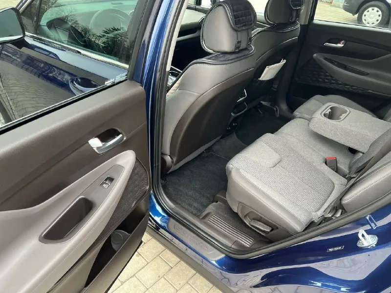 Продам личный автомобиль hyundai santa fe год выпуска: 2020 тип кпп: автомат объем двигателя: 2.4 литра тип топлива: бензин пробег: 80т. км цена: 2.850₽ дополнительная информация: резина зима/лето два заводских ключа два комплекта ковриков авто в хорошем состоянии авто в керамике +7 949 3943365 📞 звоните: +7(949)3943365 - фотография - 7