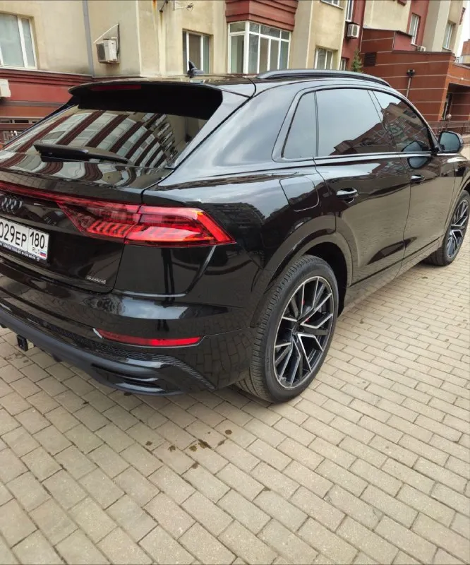 Audi q8 3.0 at 2023,s-line, гибрид, комплектация prestige. 55 tfsi quattro tiptronic (340 л. с.). мягкий гибрид. пробег 18000 км, цена 10950000 руб. .пригнан октябрь 2024г, растаможен, владельцев по птс: 1, два комплекта ключей оригиналы, состояние автомобиля и ходовой идеальное, диски r22" тонирован и в бронепленке, светодиодные поворотные лазерные фонари matrix hd, проекция на лобовое стекло, русский язык, диски r-22 максимальная комплектация отсутствует только камера ночного видения, парковочный ассистент рlus с автоматической парковкой, камера 360,пневмоподвеска. и т. д, полное то, все вопросы по телефону александр +7(949)0122200 📲 tg: אלכסנדר александр 📞 звоните: +7(949)0122200 - фотография - 3