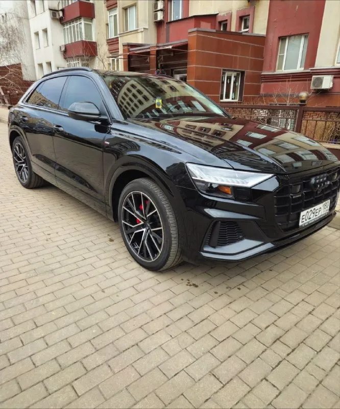 Audi q8 3.0 at 2023,s-line, гибрид, комплектация prestige. 55 tfsi quattro tiptronic (340 л. с.). мягкий гибрид. пробег 18000 км, цена 10950000 руб. .пригнан октябрь 2024г, растаможен, владельцев по птс: 1, два комплекта ключей оригиналы, состояние автомобиля и ходовой идеальное, диски r22" тонирован и в бронепленке, светодиодные поворотные лазерные фонари matrix hd, проекция на лобовое стекло, русский язык, диски r-22 максимальная комплектация отсутствует только камера ночного видения, парковочный ассистент рlus с автоматической парковкой, камера 360,пневмоподвеска. и т. д, полное то, все вопросы по телефону александр +7(949)0122200 📲 tg: אלכסנדר александр 📞 звоните: +7(949)0122200 - фотография - 4