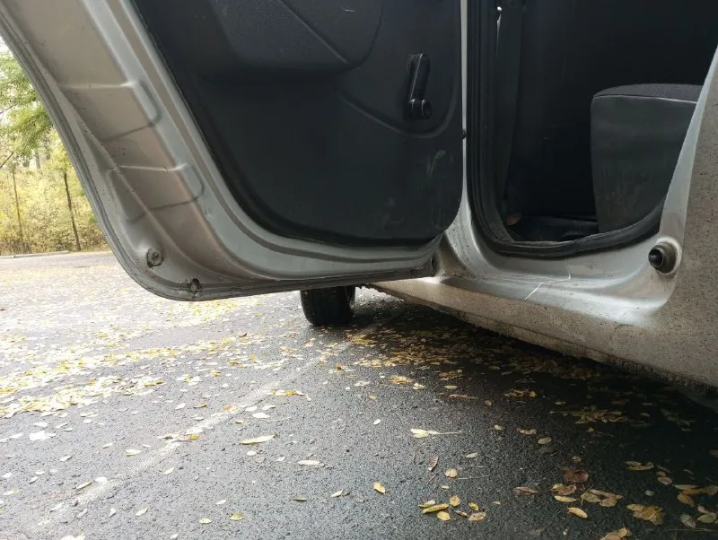 Продам надёжный и неприхотливый автомобиль, renault logan румынской сборки. 🔥 мотор 1.6л масло не ест, всегда масло лили только эльф. 🔥 машина 2010 года выпуска. 🔥 родной пробег 202 000 км. 🔥 комплектация с гур, фронтальной подушкой и передними эсп. 🔥 стоит процессорная магнитола с usb 🔥 центральный замок, сигнализация, брелок на аккумуляторе. 🔥 в машине не курили, салон всегда был в чехлах в такси не ездила, покупали в салоне, почти вся в родной краске. 💳 450000₽ торг приветствуется. или обмен на уаз патриот с моей доплатой 📲 +79493113741 - фотография - 6