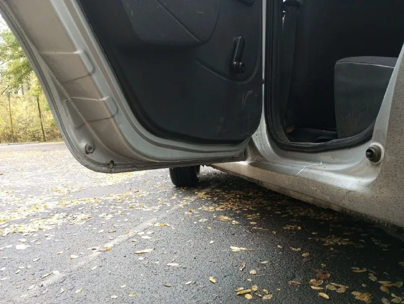 Продам надёжный и неприхотливый автомобиль, renault logan румынской сборки. 🔥 мотор 1.6л масло не ест, всегда масло лили только эльф. 🔥 машина 2010 года выпуска. 🔥 родной пробег 202 000 км. 🔥 комплектация с гур, фронтальной подушкой и передними эсп. 🔥 стоит процессорная магнитола с usb 🔥 центральный замок, сигнализация, брелок на аккумуляторе. 🔥 в машине не курили, салон всегда был в чехлах в такси не ездила, покупали в салоне, почти вся в родной краске. 💳 450000₽ торг приветствуется. или обмен на уаз патриот с моей доплатой 📲 +79493113741 - фотография - 7