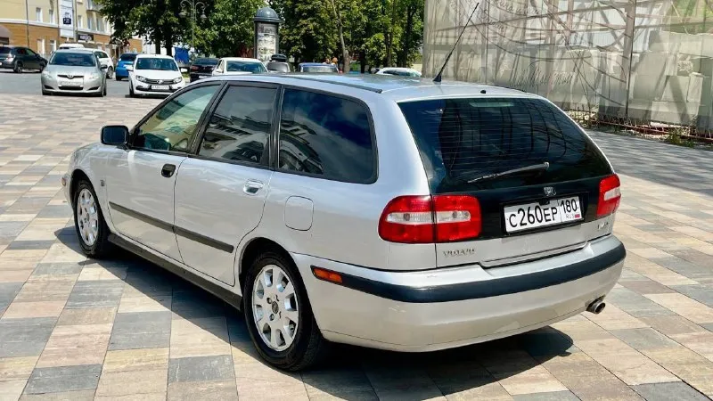 Продам volvo v 40. бензин 1.8. 2002 год выпуска. цена 550000 р. пробег 325500 км мариуполь максимальная комплектация. кондиционер, электро стекоподьемники, электро зеркала. подогрев сидений. кожаный салон. оригинальные титановые диски. 2 ключа. сервисная книга. 2 владельца. осмотр в мариуполе. возможен не большой торг. +79497402632 сергей - фотография - 3