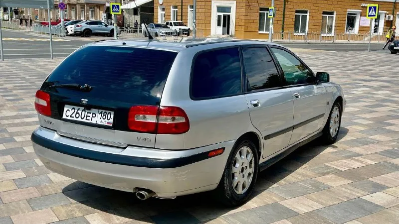 Продам volvo v 40. бензин 1.8. 2002 год выпуска. цена 550000 р. пробег 325500 км мариуполь максимальная комплектация. кондиционер, электро стекоподьемники, электро зеркала. подогрев сидений. кожаный салон. оригинальные титановые диски. 2 ключа. сервисная книга. 2 владельца. осмотр в мариуполе. возможен не большой торг. +79497402632 сергей - фотография - 4