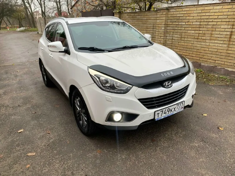 Продам 2015.г. белоснежную красотку hyundai ix35 (hyundai iх35) пробег 155км ! 1)restyling(рестайлинг)2015г. 2)в красивом, белом цвете-в идеальном состоянии на кожанном чёрном салоне!!! 3)автотека отличная без дтп!!! номера даже не скрыты)) 📮 город:макеевка, харцызск 🚘 марка / модель: hyundai ix35,hyundai iх35 📅 год выпуска:2015 📊без задиров 100%, не слышна работа двигателя!!! движок гильзован(вечный) ⛽ двигатель (тип, объем, ):бензин,2.0 🔧 тип кпп:автомат 📝 описание: автомобиль в отличном техническом состоянии. мотор не дымит, не дизелит, задиров нет. коробка работает идеально. ходовая новая. 4)r 17 на заводских титанах, резина, (новая)зимка!!! 5)подогрев руля 6))2 🔑 7)помощь при спуске 8), камера заднего вида 9)парктроники (зад, перед) 10)датчик света 11)датчик дождя 12)4 стёкл подъём 13)подогрев сидений (зад и перед) 14)обогрев стёкл (зад и перед) 15)обогрев зеркал 16)штатная громкая связь 17) шикарная мультимедия, сенсор манитор 18)мультируль 19)круиз контроль 20)дов 📞 звоните: +7(949)4469251 - фотография - 7