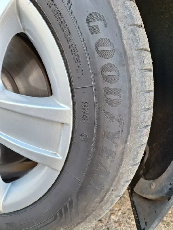 Продам свой автомобиль skoda octavia чешской сборки. двигатель 1.8 tsi акпп aisin 6 ст. замена масла каждые 6 тыс. км, в коробке каждые 30 тыс. реальный пробег 98 000 км. без дтп, в родном окрасе. все стекла, включая лобовое, родные. один хозяин. автомобиль приобретён в автосалоне в 2013 году и с тех пор в одних руках. все документы в наличии. сигнализация с автозапуском, комплект зимней резины на литых дисках. передние боковые стекла и лобовое - хорошая атермалка без бликов. 1.350 торг. +79499869488 📞 звоните: +7(949)9869488 - фотография - 5