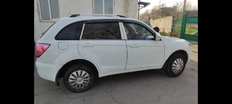 Продам lifan x60. год2014, цвет белый, двигатель 1.8, привод передний, бензин, коробка механика, пробег 160000. состояние машины отлично. коробка двигатель норма. электро пакет. кондиционер, печка рабочие, и. т. д. цена 570000₽. торг. харцызск. все остальное по телефону+79490348343.+79494228407. 📞 звоните: +7(949)0348343 - фотография - 4