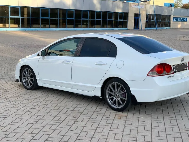 Продам honda civic 1,8 140 лс 2008г. (собственник) пробег 173 000 авто в хорошем состоянии, без ржавчины. акпп, мультируль, климат-контроль, электрозеркала, электростеклоподъёмники. цена: 780 000 (хороший торг) +79493786466 - фотография - 4