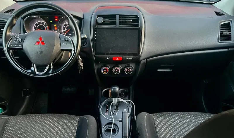 Mitsubishi asx sport 2016 год двигатель 2.4 бензин не путать с 1.6 и 2.0 бензином!мотор простой и мощный при этом экономная! японская сборка! родной пробег 127.000 км автомобиль в отличном состоянии, двигатель работает отлично, ходовая в отличном состоянии, коробка переключает без пинков, кузов целый без ржавчины и гнили. новая резина летняя,18 колеса, ходовые огни, большой сенсорный монитор, эл зеркала с подогревом, обогрев переднего и заднего стекла, помощь при спуске, круиз, климат, датчики света и дождя и еще много чего. машина полностью обслужена от а и до я !расход по городу 9,5-10 литров, едет очень шустро !цвет белый перламутр !цена 1.520.000₽ торг!+79493578236 и телега +79094166333 - фотография - 6