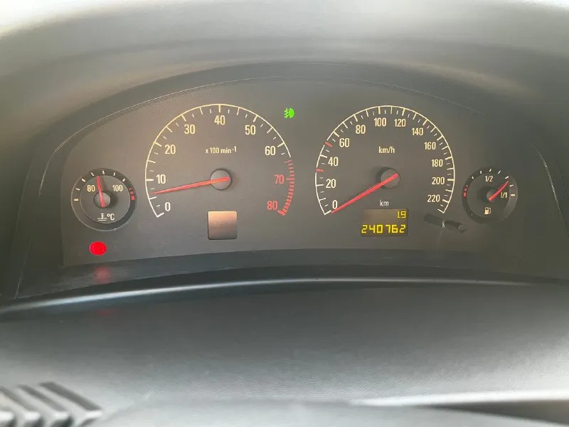 Продам opel вектра с 2002. кузов без дтп весь в заводском окрасе. стекла все заводские. включая лобовое. 1.8 механика, газ/бензин. климат, 4 стекло подъёмника. я хозяин, два комплекта ключей. цена: 600000₽. все вопросы по телефону. +79493212812 (телеграм на этот же номер) осмотр макеевка. 📞 звоните: +7(949)3212812 - фотография - 8