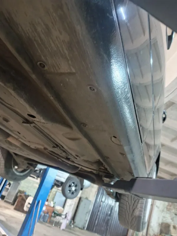 Продам opel astra h 2007 года, мотор 1.4 z14xep(экономный 7-8 литров по городу цепной мотор без фазиков, теплообменника и мембраны) мкпп 5ст, не дымит, не троит, передачи не выбивает, кондер работает. на полном ходу(ездит каждый день) всё работает, обслужена, сел и поехал. егр заглушен и прошит под евро2, катализатор вырезан. по кузову без корозии и гнили. пороги, днище, низа дверей всё целое. кузов оцинкован. любые проверки за ваш счёт. из косяков слез лак на крыше, по кузову есть дефекты, машина не новая с документами порядок, оформлена на меня. осмотр г. донецк днр. цена 420.000₽ обмены не интересуют. тел: +79490033111 📲 tg: @taxivdnr 📞 звоните: +7(949)0033111 - фотография - 5