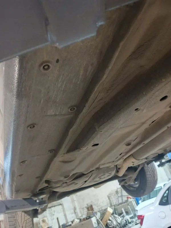 Продам opel astra h 2007 года, мотор 1.4 z14xep(экономный 7-8 литров по городу цепной мотор без фазиков, теплообменника и мембраны) мкпп 5ст, не дымит, не троит, передачи не выбивает, кондер работает. на полном ходу(ездит каждый день) всё работает, обслужена, сел и поехал. егр заглушен и прошит под евро2, катализатор вырезан. по кузову без корозии и гнили. пороги, днище, низа дверей всё целое. кузов оцинкован. любые проверки за ваш счёт. из косяков слез лак на крыше, по кузову есть дефекты, машина не новая с документами порядок, оформлена на меня. осмотр г. донецк днр. цена 420.000₽ обмены не интересуют. тел: +79490033111 📲 tg: @taxivdnr 📞 звоните: +7(949)0033111 - фотография - 6