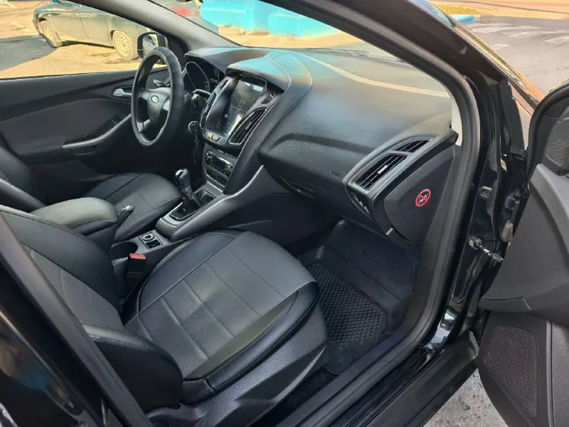 Ford focus 3, 2011г состояние идеальное 1.6, мкпп. пробег 236тыс. (оригинал) ✅1 хозяин за все время ✅технически без нареканий ✅все стекла родные! ✅сигнализация с автозапуском ✅планшет с навигацией, carplay, android auto, блютуз! ✅не такси! юридически чистый! автотека по запросу! автомобиль в изумительном состоянии для своих лет, коррозии нет. белоснежный в идеальном состоянии (не цокатит, как на других фокусах), коробка без нареканий, 5тыс назад замена полного комплекта сцепления. ходовая полностью обслужена, только поменял шаровые. цена: 720000р, цена актуальна только на выходные! могу присутствовать в мрэо. +7 949 577-13-21 +7 949 658-59-82 +7 989 502-37-77 📞 звоните: +7(949)5771321 - фотография - 8