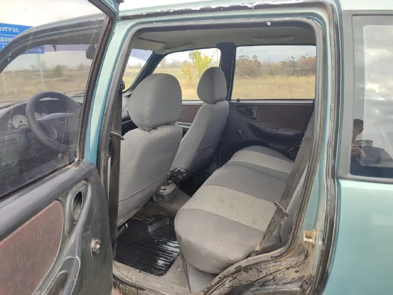 Автор: [ продам! нива шивролет 2006 г выпуска. по кузову машина 4/5 есть моменты к которым нужно приложить руки. по ходовой части были поменяны тормозные диски, колодки, ступицы, ступечные подшибники, передние ароматизаторы, стоят новые салинблоки, пыльники на гранатах. по двигателю масло немного берёт но не совсем критично примерно 1-2л от замены до замены. стоит газовое оборудование вписаное в талон только не подключенное. по коробке вопросов нет работает хорошо без хрустов по раздатке так же. масло в коробке менялось примерно тыс 15 назад также и в раздатке. оригинальный пробег на ней состовляет 210тыс. есть 2 пары дисков зима и лето. лето 16 литье резины на сезон ещё хватит зима родные 15 по резине надо покупать. из косяков хрустит правая граната. хочу за неё 350тыс рублей. торг уместен у капота. телефон для связи +7-949-460-81-25.. ❗❗❗наш телеграм канал [ бесплатное размещение за репост ❗❗❗ [ 📞 звоните: +7(949)4608125 - фотография - 4