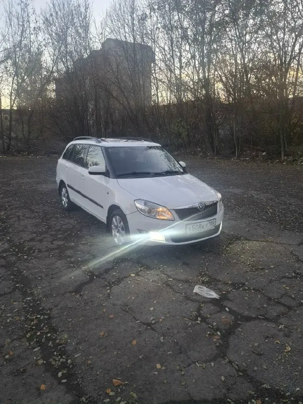 Skoda фабия2.2012г.1.4.16.кл.86л. с. универсал. сборка чехия. в одной семье с автосалона. пробег 139... - фотография