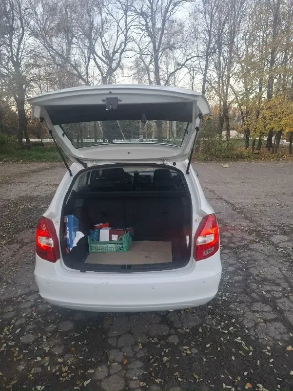 Skoda фабия2.2012г.1.4.16.кл.86л. с. универсал. сборка чехия. в одной семье с автосалона. пробег 139000.элекролюк,4эл. ст. п. подогрев сидений зеркал, климат, аудио-8колонок звучание супер!новое сцепление, грм, масла. резина зима-лето на дисках. экономичный шустрый вариант. только заинтересованым этой моделью!720000р. +79494093644.г. макеевка. 📞 звоните: +7(949)4093644 - фотография - 8