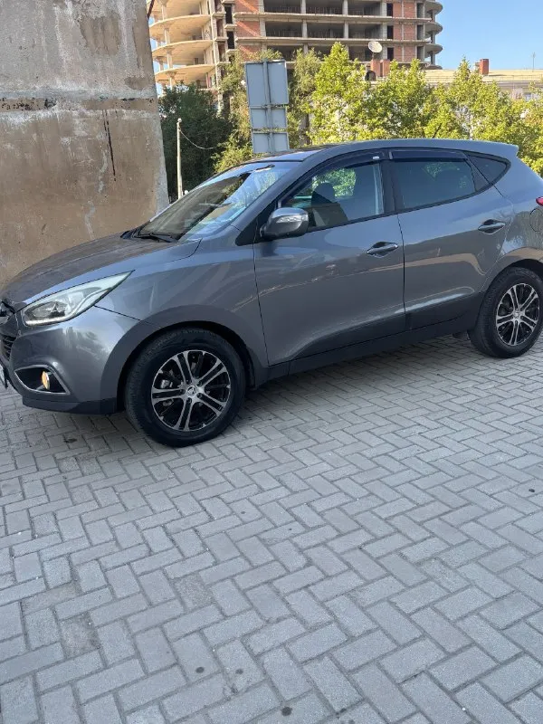 Hyundai ix35 год 2014 2.0 бензин автомат пробег 181 тысяч км кожа. климат контроль автомобиль в хорошем состоянии без задиров без лишних звуков документы полный порядок любое оформление! цена:*1.400.миллион рублей! торг уместен **телефон для связи:** +79493978297 📞 звоните: +7(949)3978297 - фотография - 2