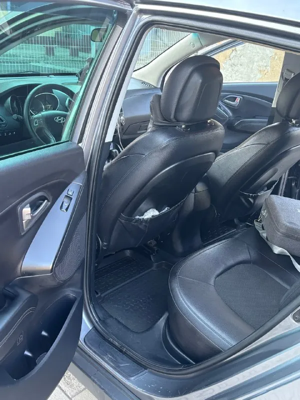 Hyundai ix35 год 2014 2.0 бензин автомат пробег 181 тысяч км кожа. климат контроль автомобиль в хорошем состоянии без задиров без лишних звуков документы полный порядок любое оформление! цена:*1.400.миллион рублей! торг уместен **телефон для связи:** +79493978297 📞 звоните: +7(949)3978297 - фотография - 6