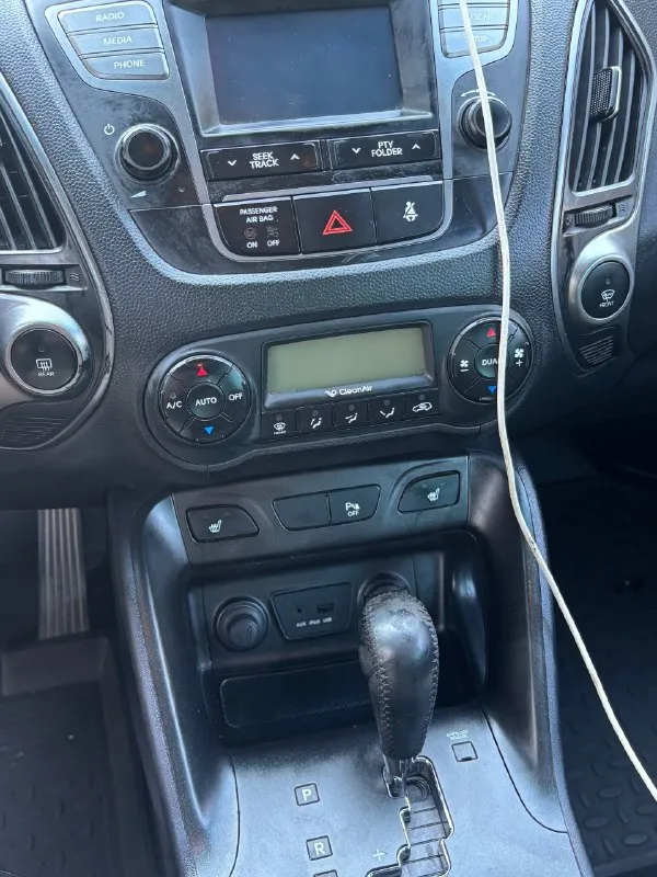 Hyundai ix35 год 2014 2.0 бензин автомат пробег 181 тысяч км кожа. климат контроль автомобиль в хорошем состоянии без задиров без лишних звуков документы полный порядок любое оформление! цена:*1.400.миллион рублей! торг уместен **телефон для связи:** +79493978297 📞 звоните: +7(949)3978297 - фотография - 7