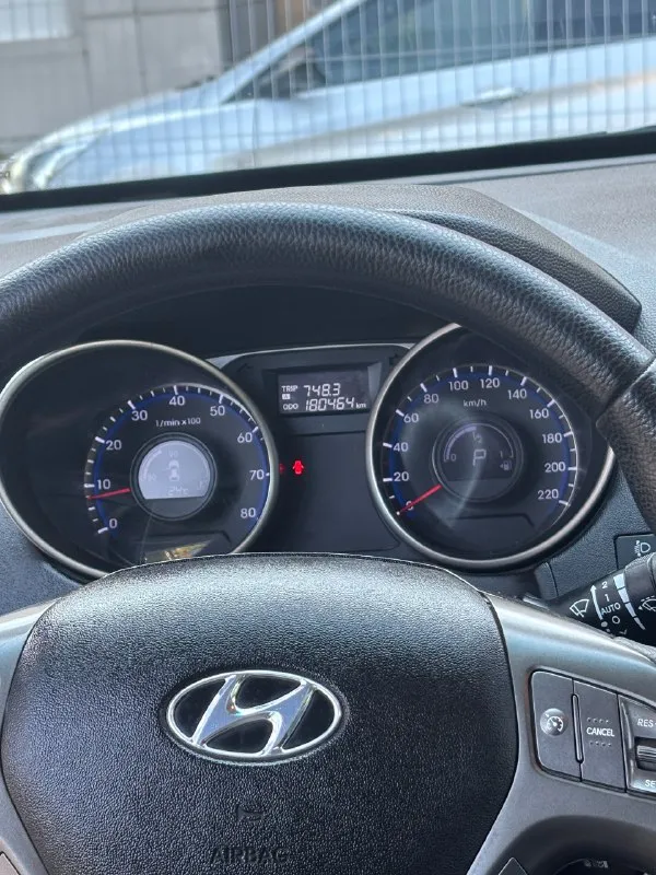 Hyundai ix35 год 2014 2.0 бензин автомат пробег 181 тысяч км кожа. климат контроль автомобиль в хорошем состоянии без задиров без лишних звуков документы полный порядок любое оформление! цена:*1.400.миллион рублей! торг уместен **телефон для связи:** +79493978297 📞 звоните: +7(949)3978297 - фотография - 8