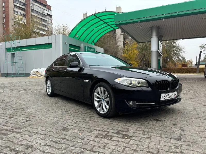 Bmw f10 2011 г. в. 5 series 2.0 184 л. с. автомобиль в отличном состоянии! двигатель, акпп и ходовая часть полностью обслужены. кузов в заводском окрасе! родной пробег 152.000 км! на 120.000 км менял цепи грм. два комплекта дисков с шинами. кузов авто под керамикой. более детально в телефонном режиме. г. донецк цена: 1.770.000 тел. : +79493910891 - фотография - 2