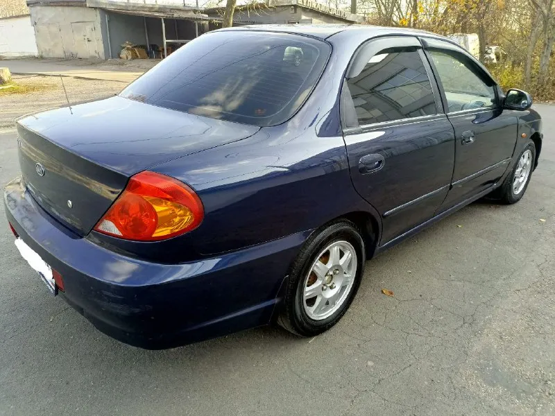 Продам kia spectra 2008года! цена 365 тыс. рублей!пробег 267тыс. в отличном состоянии вложения не требует! все работает! кузов без дтп, без гнили и ржавчины, днище пороги стаканы целые! двигатель 1.6 16v масло не ест не дымит работает ровно! коробка не хрустит не выбивает! ходовая часть без нареканий, не стучит не гремит! салон чистый. полная комплектация: гур, кондиционер ( работает отлично), 4 стеклоподъёмника, эл. зеркала с подогревом, сенсорная магнитола с камерой заднего вида, сигнализация, литые диски и т. д. документы в полном порядке без штрафов арестов и ограничений! цена 365 000. рублей. срочно!торг! тел: +79495589051 +79494143810 осмотр донецк! - фотография - 5