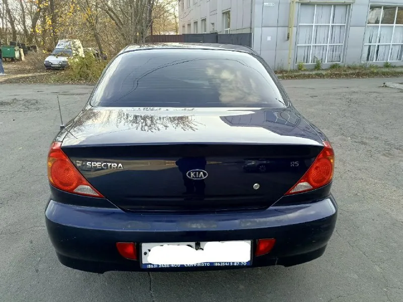 Продам kia spectra 2008года! цена 365 тыс. рублей!пробег 267тыс. в отличном состоянии вложения не требует! все работает! кузов без дтп, без гнили и ржавчины, днище пороги стаканы целые! двигатель 1.6 16v масло не ест не дымит работает ровно! коробка не хрустит не выбивает! ходовая часть без нареканий, не стучит не гремит! салон чистый. полная комплектация: гур, кондиционер ( работает отлично), 4 стеклоподъёмника, эл. зеркала с подогревом, сенсорная магнитола с камерой заднего вида, сигнализация, литые диски и т. д. документы в полном порядке без штрафов арестов и ограничений! цена 365 000. рублей. срочно!торг! тел: +79495589051 +79494143810 осмотр донецк! - фотография - 6