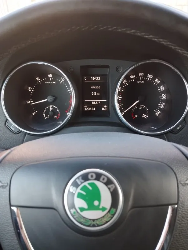 Шкода йети. 1,8 tsi, 2013 г. в., 123123 км, мкпп, индивидуальная комплектация, полный пакет безопасности, климат контроль, заводской биксенон с фароомывателями, подогрев форсунок стеклоомывателей, gsm сигнализация (автозапуск, турботаймер), головное устройство columbus 30 гб, комплект зимних шин с дисками, сервисная книжка, один хозяин, гаражное хранение. 1,3 млн. . разумный торг уместен. тел. +7 (949) 718-21-07. - фотография - 4