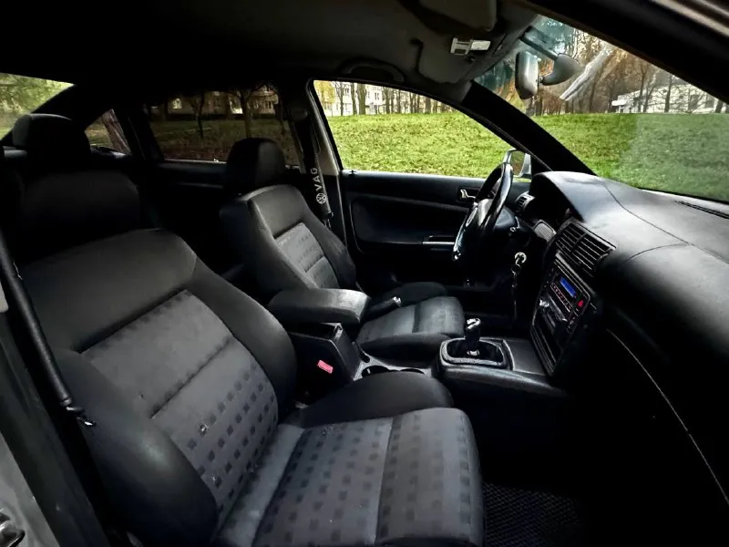 В продаже volkswagen passat b5+ 2003 года выпуска 🔥цена 395.000 ₽ 🔥 автомобиль на моторе 2.0 бензин, работает без каких либо нареканий. коробка механика, переключает идеально, без хрустов, передачи не выбивает. ходовая обслужена. климат контроль, 4 электро стеклоподьемника, подогревы сидений, также дополнительно установлен очень хороший свет. автомобиль был пригнал из германии. родной пробег 260.000 км. один владелец по птс по документам полный порядок, любое переоформление! осмотр центр донецка цена 395.000 ₽, возможен торг быстрому покупателю. ☎️ +7 (949) 628-72-17 📞 звоните: +7(949)6287217 - фотография - 8