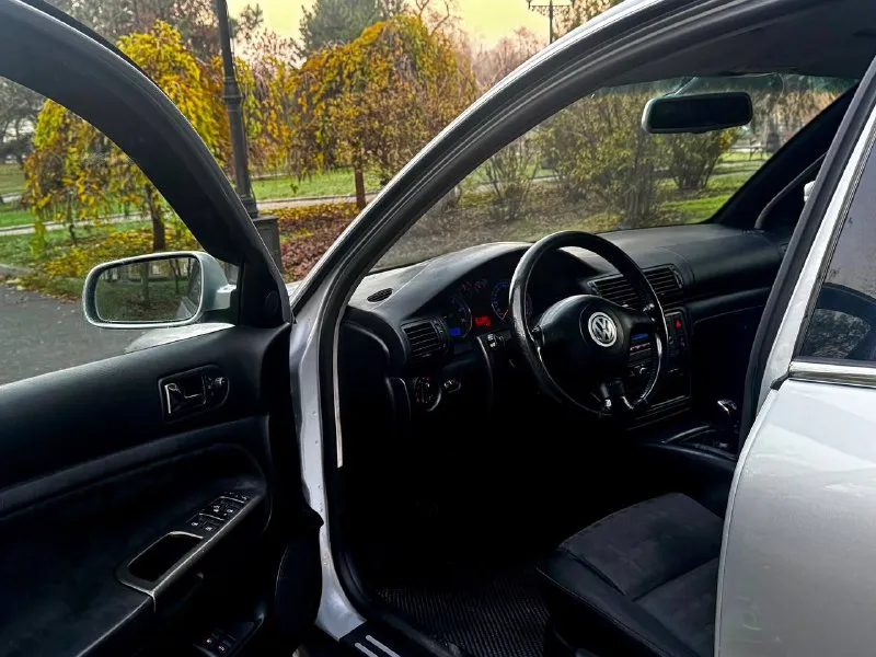В продаже volkswagen passat b5+ 2003 года выпуска 🔥цена 395.000 ₽ 🔥 автомобиль на моторе 2.0 бензин, работает без каких либо нареканий. коробка механика, переключает идеально, без хрустов, передачи не выбивает. ходовая обслужена. климат контроль, 4 электро стеклоподьемника, подогревы сидений, также дополнительно установлен очень хороший свет. автомобиль был пригнал из германии. родной пробег 260.000 км. один владелец по птс по документам полный порядок, любое переоформление! осмотр центр донецка цена 395.000 ₽, возможен торг быстрому покупателю. ☎️ +7 (949) 628-72-17 📞 звоните: +7(949)6287217 - фотография - 9