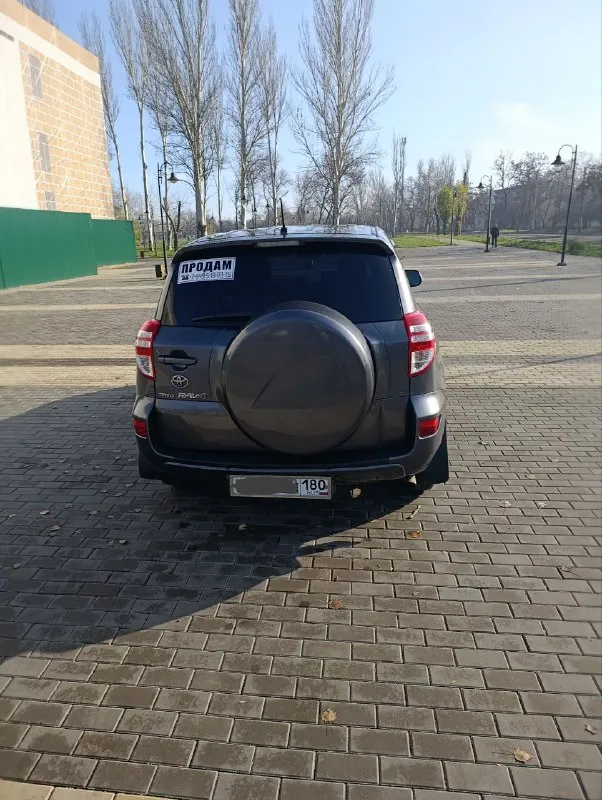 Тойота рав4 2012г. в объём двигателя 2.0л. 148л. с. коробка передач вариатор (не пинает) комплектация "комфорт" есть всё. полный привод, блокировка межосевого дифференциала, круиз контроль, двухзонный климат контроль, датчик дождя, мультируль. автомобиль для семьи лучше не найдете. цена 1млн.450тыс. руб. тел. +7949-519-03-15 - фотография - 6