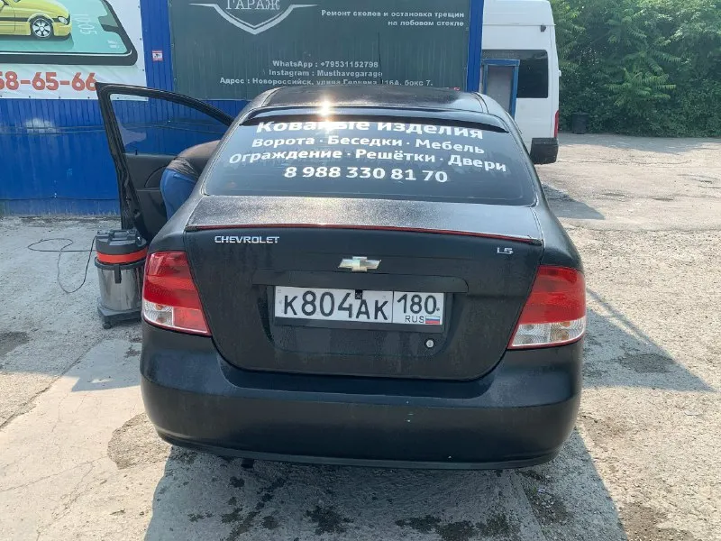 В продаже aveo t200 chevrolet, продаю собственную машину, не перекуп, владею 12 лет, машина в хорошем техническом и внешнем виде, грм менялся 10т. назад, салон в хорошем состоянии, стоят чехлы на сиденьях, сами сиденья, не затертые, максимум просят хим чистки, если снять чехлы, магнитола пролоджи, стоит самый простенький усилитель, для звучания овалов, саб под сиденьем и 13 колонки в дверных картах, по двигателю вопросов нет, доливка в районе грамм 200 от замены до замены, по коробке вопросов нет, сцепление свежее как и масло в ней. подушки на месте, ошибок, чека, ничего такого нет. ходовая часть освежалась недавно, стуков нет. машина в семье долго, если будут вопросы звоните, все расскажу, покажу. 350т. р. торг номер для связи +79493157872 сергей 📞 звоните: +7(949)3157872 - фотография - 3