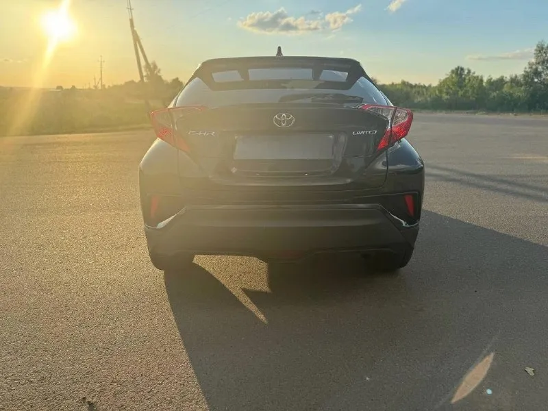 Toyota c-hr 2,0 2019г. я владелец, любые переоформления. пробег 170000 родной! заводской окрас ✅ полностью зелёная автотека✅ машина в идеальном состоянии ✅ салон как новый✅ комплектация limited(максимальная)🔥 цена 1850000 обращаться по номеру телефона +79592000015,либо писать в телеграмм 📞 звоните: +7(959)2000015 - фотография - 4