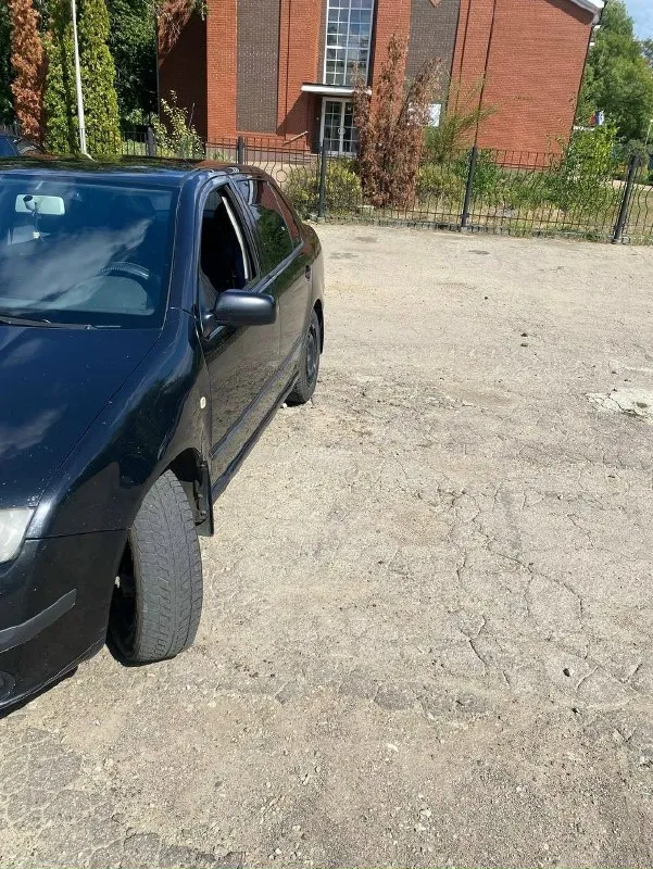Skoda fabia 1,4 2007 продам свою хозяйскую машину!!! машина обслужена кондер работает масла фильтра заменены недавно газ/бензин газ вписан в птс и стс на полном ходу каждый день по кузову практически вся в родне дно арки пороги все целое !! второй комплект колес в подарок на хорошей летней резине!!! возрастные косячки присутствует коррозия на правом крыле в низу пробег 238 000 км автотека зелень я второй владелец очень экономичная особенно на газу!! цена 405000 рублей с торгом +79493642539 +79490491758 донецк, калининский район 👤 📞 звоните: +7(949)3642539 - фотография - 2