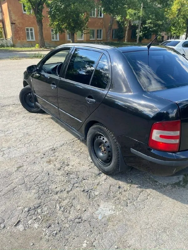 Skoda fabia 1,4 2007 продам свою хозяйскую машину!!! машина обслужена кондер работает масла фильтра заменены недавно газ/бензин газ вписан в птс и стс на полном ходу каждый день по кузову практически вся в родне дно арки пороги все целое !! второй комплект колес в подарок на хорошей летней резине!!! возрастные косячки присутствует коррозия на правом крыле в низу пробег 238 000 км автотека зелень я второй владелец очень экономичная особенно на газу!! цена 405000 рублей с торгом +79493642539 +79490491758 донецк, калининский район 👤 📞 звоните: +7(949)3642539 - фотография - 3