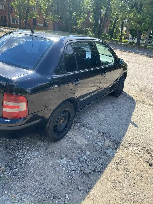 Skoda fabia 1,4 2007 продам свою хозяйскую машину!!! машина обслужена кондер работает масла фильтра заменены недавно газ/бензин газ вписан в птс и стс на полном ходу каждый день по кузову практически вся в родне дно арки пороги все целое !! второй комплект колес в подарок на хорошей летней резине!!! возрастные косячки присутствует коррозия на правом крыле в низу пробег 238 000 км автотека зелень я второй владелец очень экономичная особенно на газу!! цена 405000 рублей с торгом +79493642539 +79490491758 донецк, калининский район 👤 📞 звоните: +7(949)3642539 - фотография - 5