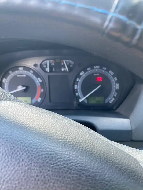 Skoda fabia 1,4 2007 продам свою хозяйскую машину!!! машина обслужена кондер работает масла фильтра заменены недавно газ/бензин газ вписан в птс и стс на полном ходу каждый день по кузову практически вся в родне дно арки пороги все целое !! второй комплект колес в подарок на хорошей летней резине!!! возрастные косячки присутствует коррозия на правом крыле в низу пробег 238 000 км автотека зелень я второй владелец очень экономичная особенно на газу!! цена 405000 рублей с торгом +79493642539 +79490491758 донецк, калининский район 👤 📞 звоните: +7(949)3642539 - фотография - 7