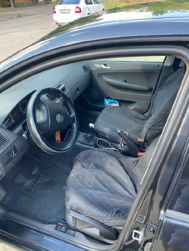 Skoda fabia 1,4 2007 продам свою хозяйскую машину!!! машина обслужена кондер работает масла фильтра заменены недавно газ/бензин газ вписан в птс и стс на полном ходу каждый день по кузову практически вся в родне дно арки пороги все целое !! второй комплект колес в подарок на хорошей летней резине!!! возрастные косячки присутствует коррозия на правом крыле в низу пробег 238 000 км автотека зелень я второй владелец очень экономичная особенно на газу!! цена 405000 рублей с торгом +79493642539 +79490491758 донецк, калининский район 👤 📞 звоните: +7(949)3642539 - фотография - 8